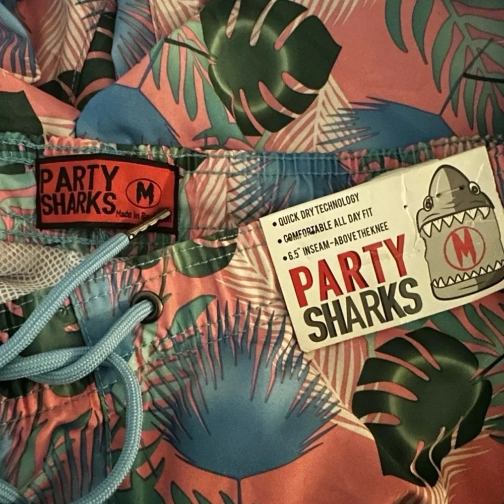 Party Shark nwt dive